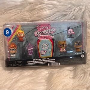 Disney Doorables 7-Pk Collectible Figure Set w/ Surprise Inside